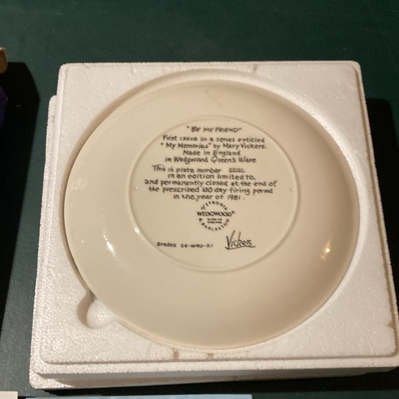 Wedgewood, be my friend collector plate from my memories Coll by Mary Vickers. - Picture 3 of 4